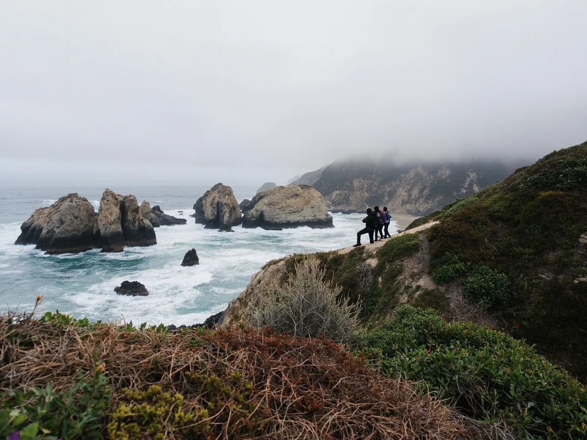 Chú thích ảnh: Phong cảnh biển Xa lộ 1 Big Sur và mặt tiền quán ăn ven đường