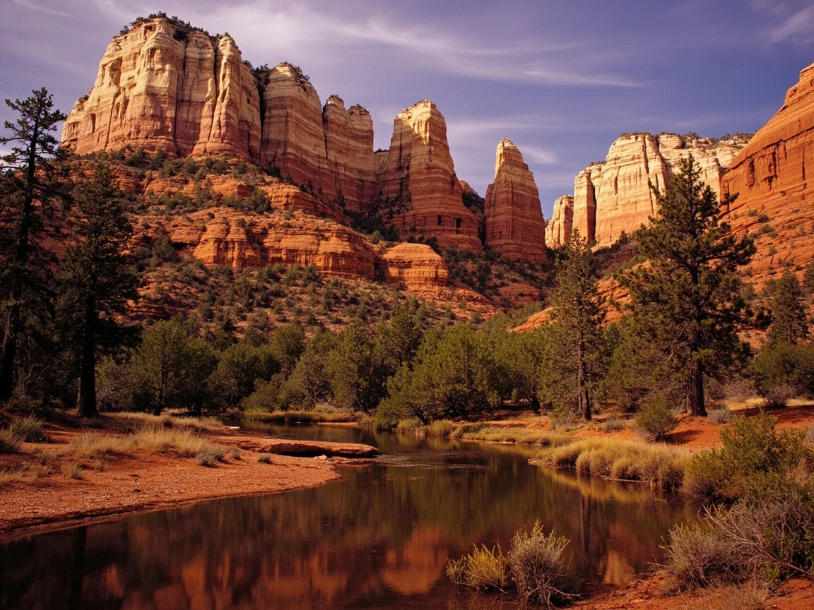 Landskap batu merah Sedona dan matahari terbit Cathedral Rock