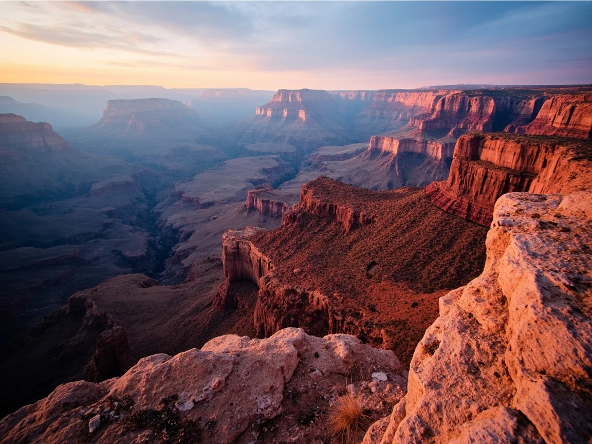 Chú thích ảnh: bình minh tại Yavapai Point, South Rim Grand Canyon và du khách dừng ngắm